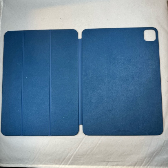 Apple 11" iPad Pro Smart Folio Case - Alaskan Blue - Picture 2 of 4